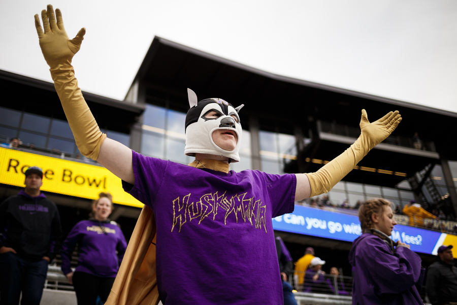 The University of Washington plays Portland State at Alaska Airlines Field at Husky Stadium, Saturday, September 17, 2016. (Photo by JORDAN STEAD | www.redboxpictures.com)